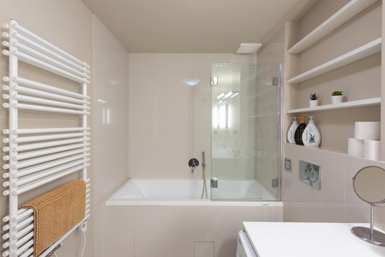 New Luxury Apt With Ac&Parking In The Center Of Prague Apartment Luaran gambar
